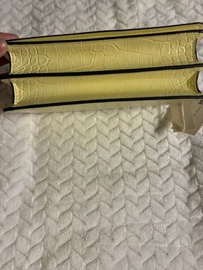 Tory Burch Croc-Embossed Chartreuse Leather Wallet with Gold Logo